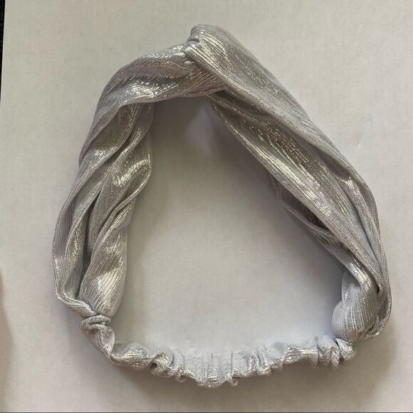 Set of 5 Hair Accessories - 1 Headband, 4 Scrunchies - Picture 2 of 3